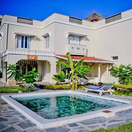White Villa - Paparemo Beach Watamu Bagian luar foto