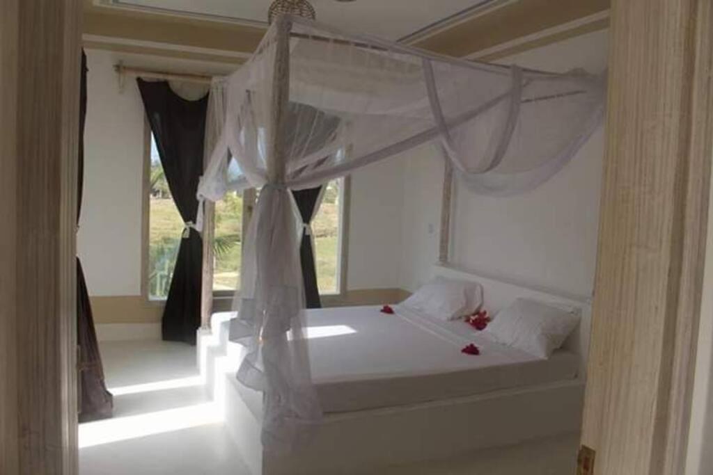 White Villa - Paparemo Beach Watamu Bagian luar foto