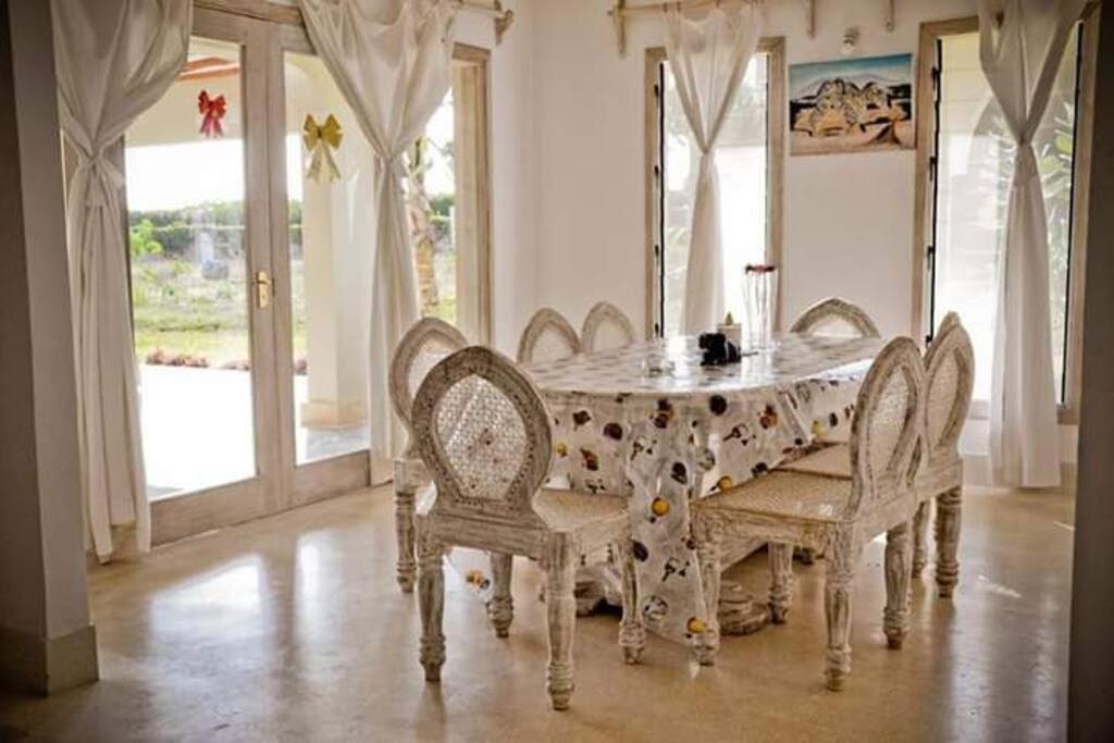 White Villa - Paparemo Beach Watamu Bagian luar foto