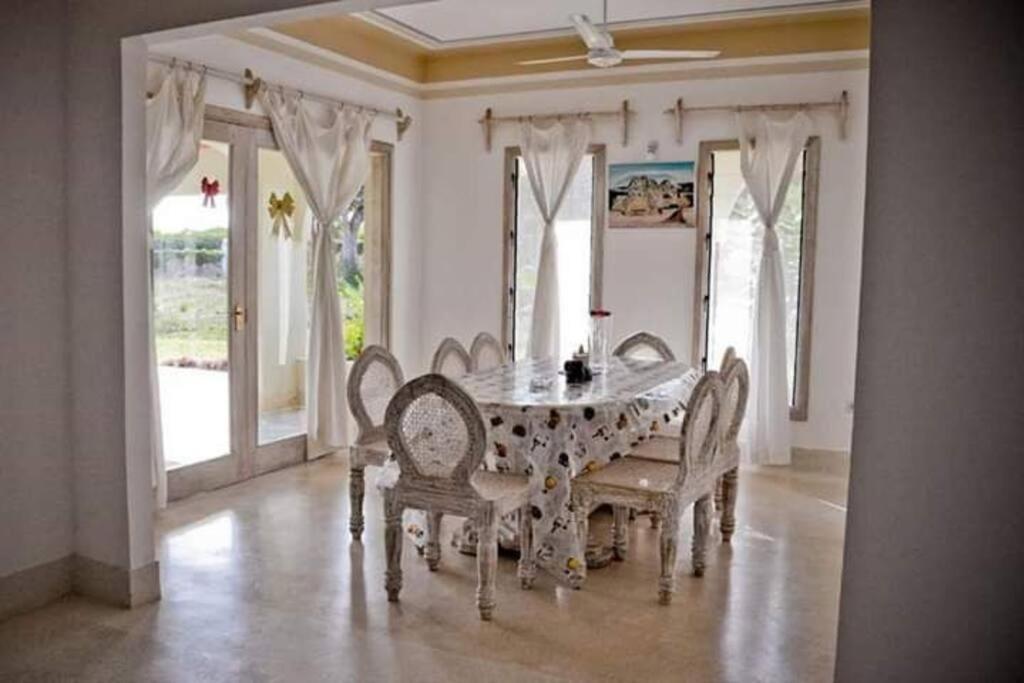 White Villa - Paparemo Beach Watamu Bagian luar foto