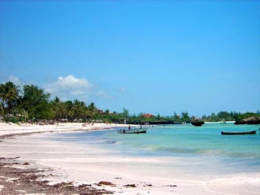 White Villa - Paparemo Beach Watamu Bagian luar foto
