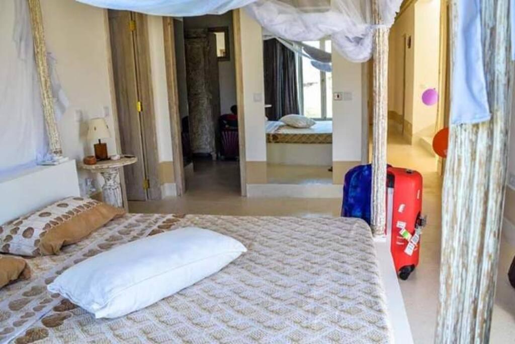 White Villa - Paparemo Beach Watamu Bagian luar foto