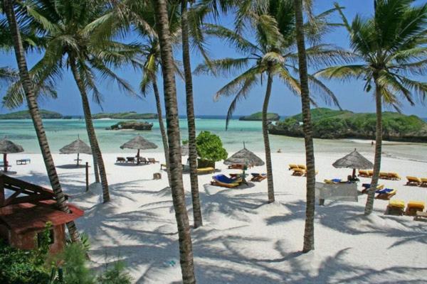 White Villa - Paparemo Beach Watamu Bagian luar foto